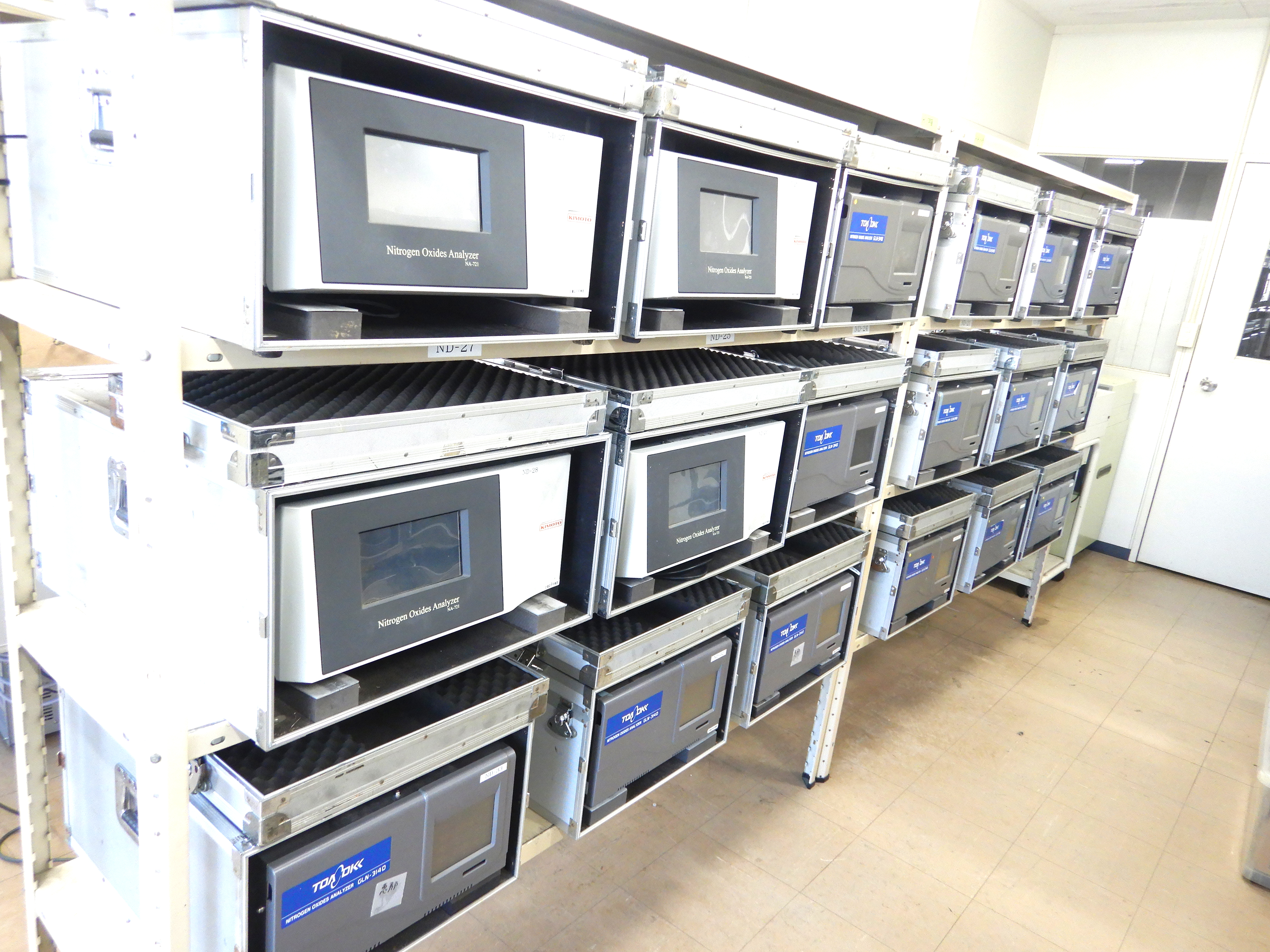 大気中窒素酸化物測定装置<br>
（NOx計）